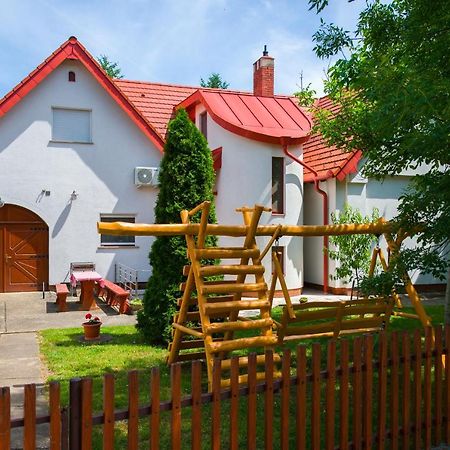 Huszár vendégház Orvenyes Extérieur photo