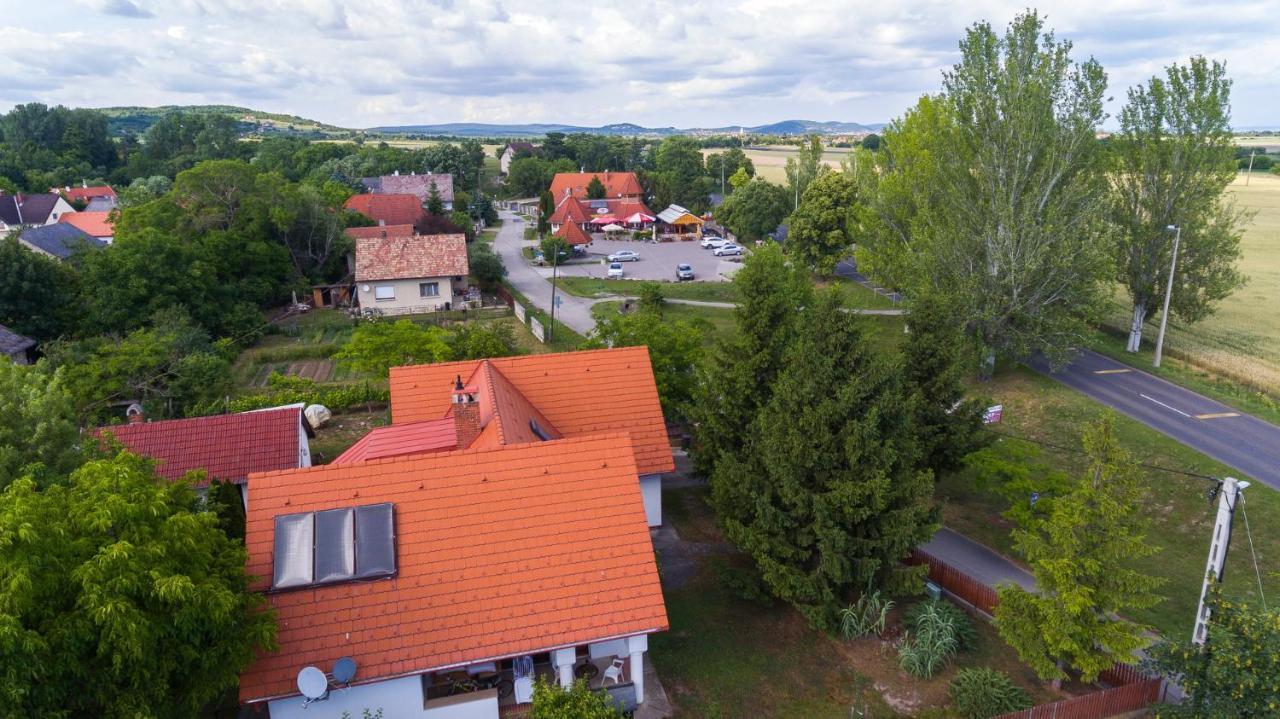 Huszár vendégház Orvenyes Extérieur photo