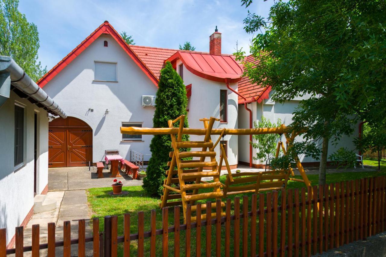 Huszár vendégház Orvenyes Extérieur photo