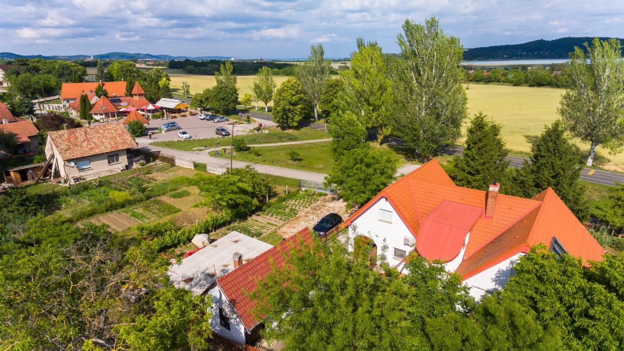 Huszár vendégház Orvenyes Extérieur photo