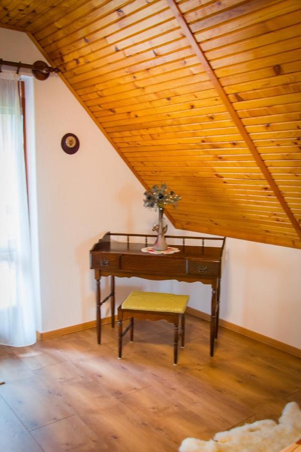 Huszár vendégház Orvenyes Extérieur photo