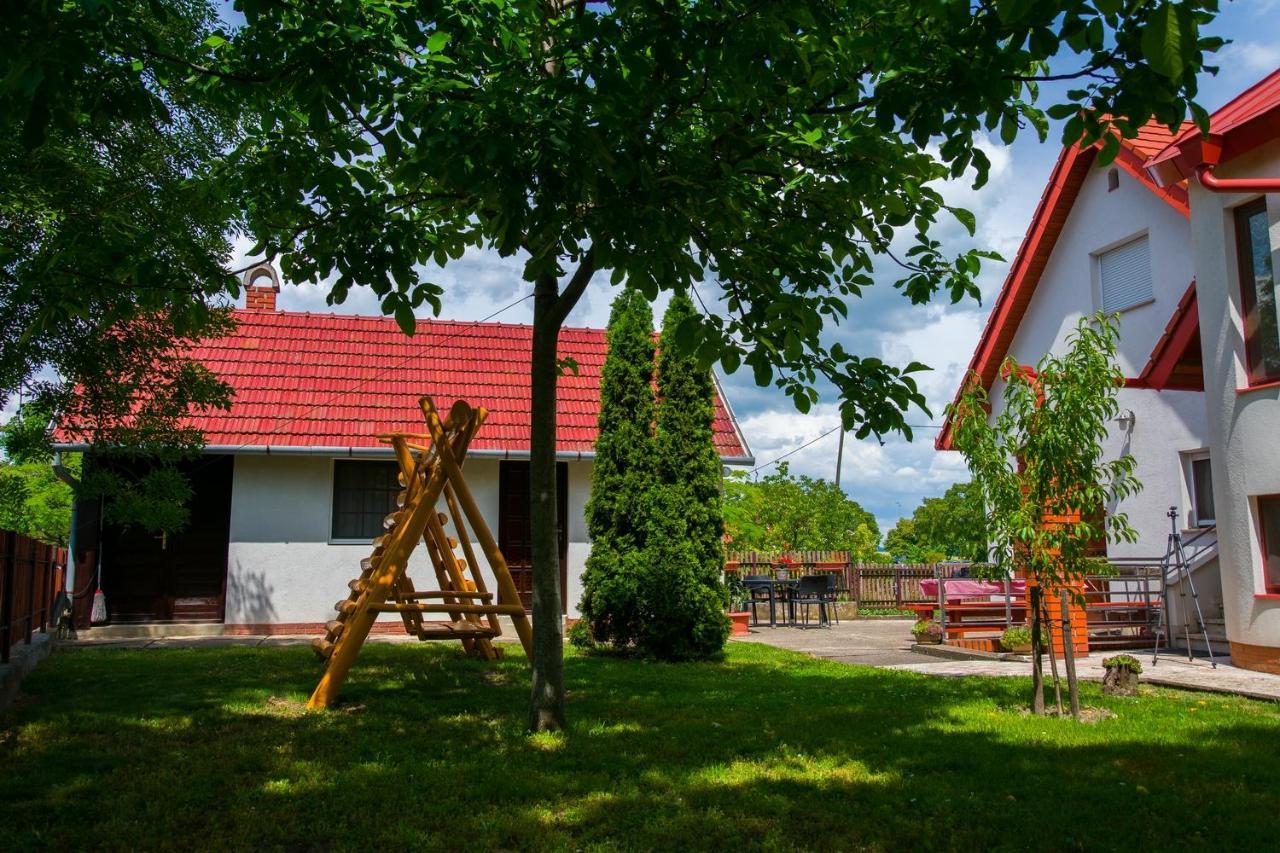 Huszár vendégház Orvenyes Extérieur photo