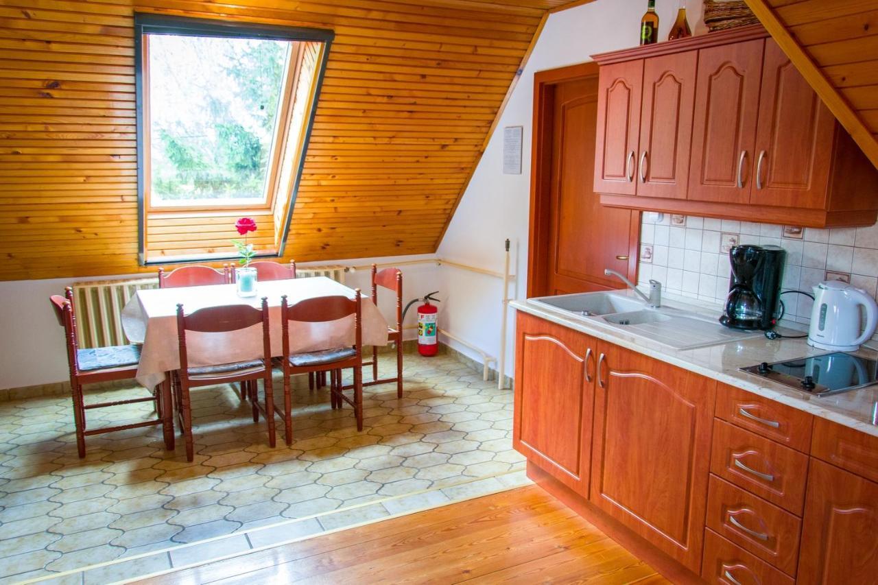 Huszár vendégház Orvenyes Extérieur photo