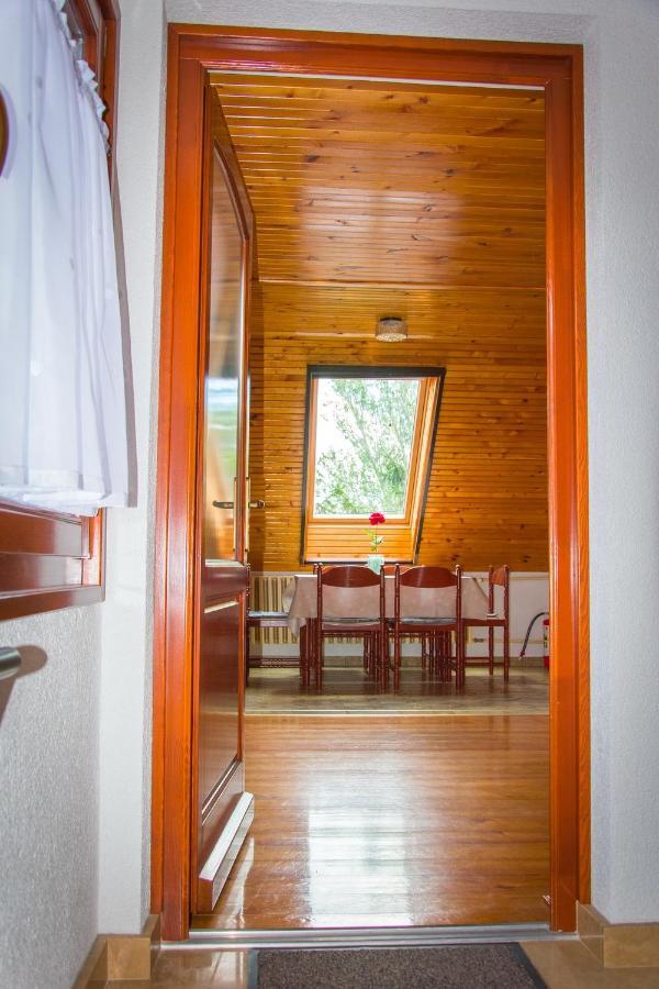 Huszár vendégház Orvenyes Extérieur photo