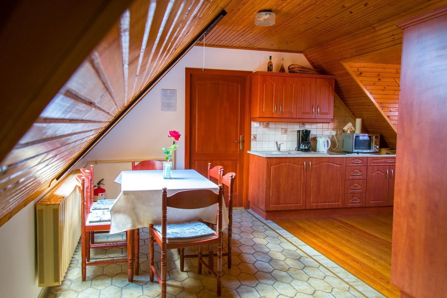 Huszár vendégház Orvenyes Extérieur photo