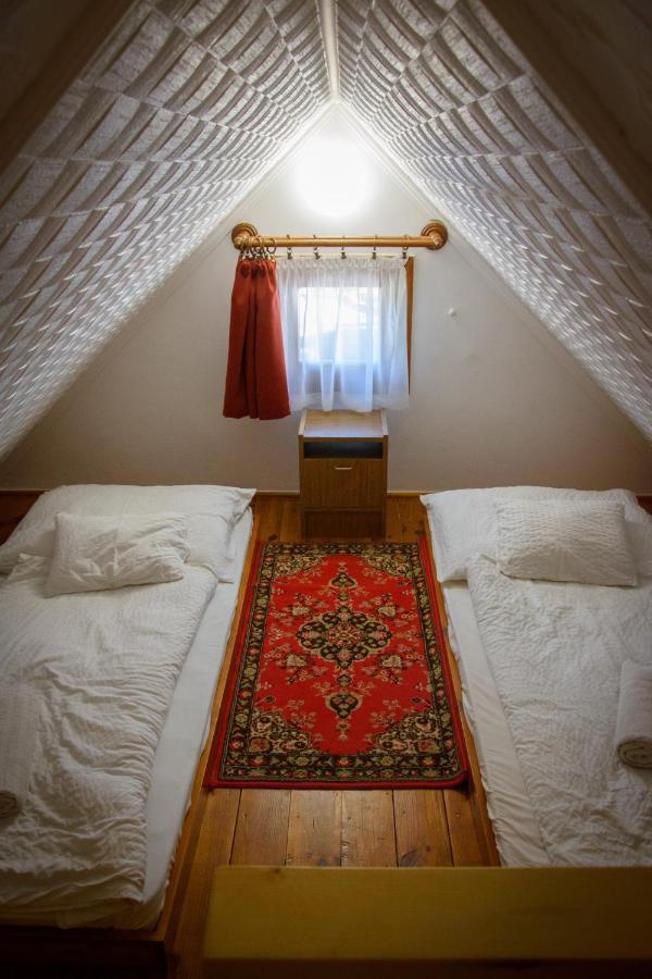 Huszár vendégház Orvenyes Extérieur photo
