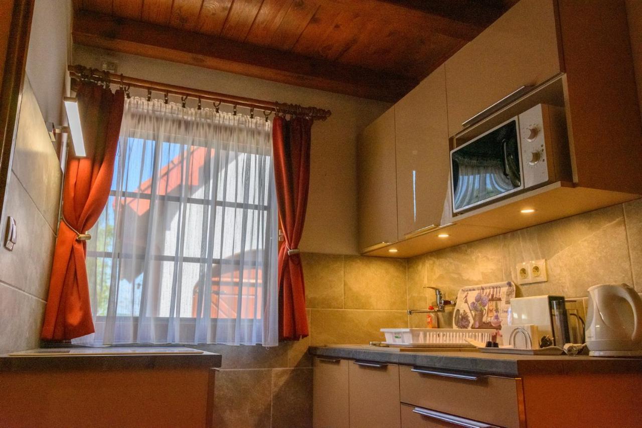 Huszár vendégház Orvenyes Extérieur photo