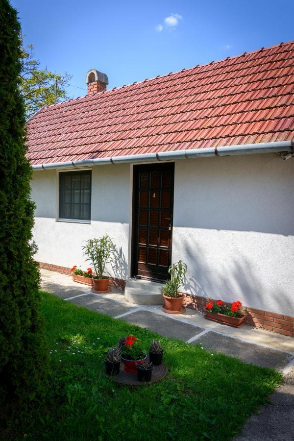 Huszár vendégház Orvenyes Extérieur photo